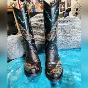 Circle G embroidery feathers